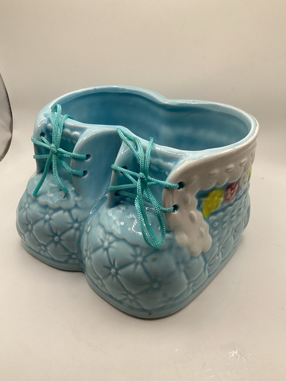 Vtg mid-century ceramic baby bootie planter with laces. Japan. Nancy Pew Gifts